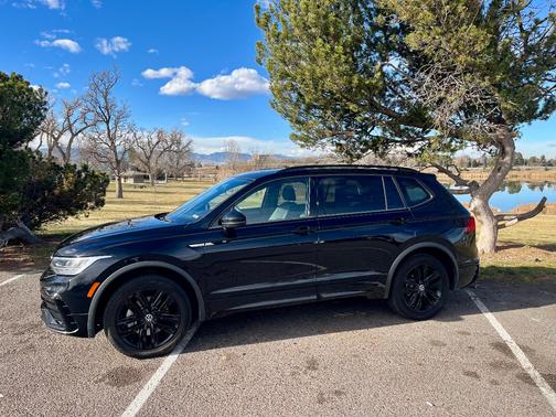 2022 Volkswagen Tiguan 2.0T SE R-Line Black