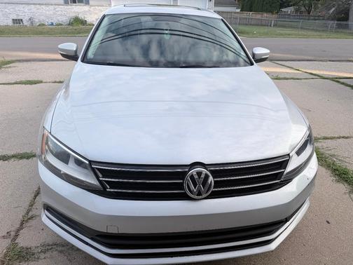 Silver 2016 Volkswagen Jetta 1.4T SE