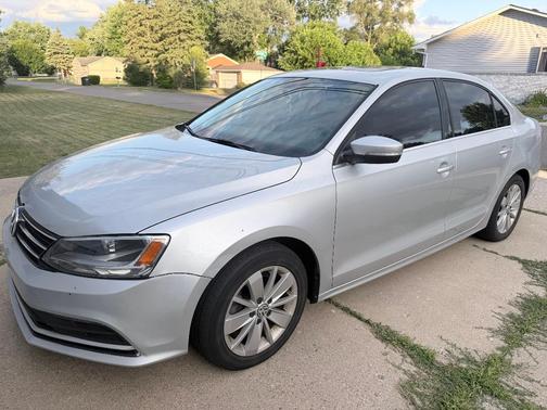 Silver 2016 Volkswagen Jetta 1.4T SE