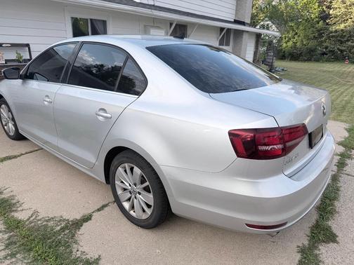 Silver 2016 Volkswagen Jetta 1.4T SE