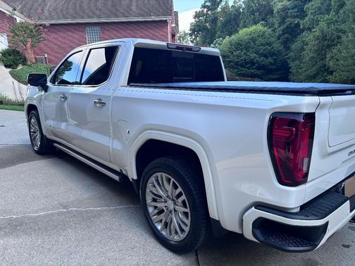 White 2019 GMC Sierra 1500 Denali