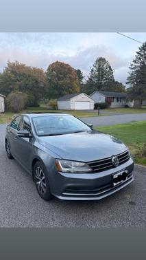 Gray 2017 Volkswagen Jetta 1.4T SE