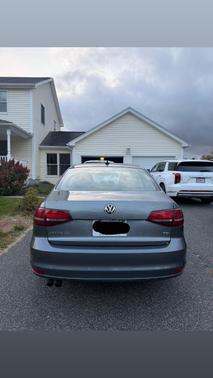 Gray 2017 Volkswagen Jetta 1.4T SE