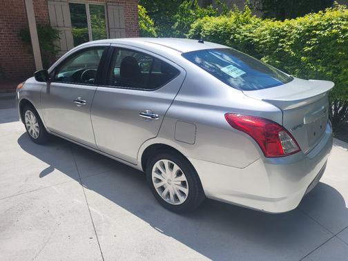 Silver 2016 Nissan Versa 1.6 SV
