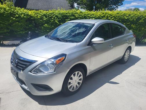 Silver 2016 Nissan Versa 1.6 SV