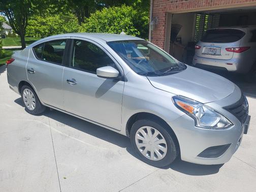 Silver 2016 Nissan Versa 1.6 SV