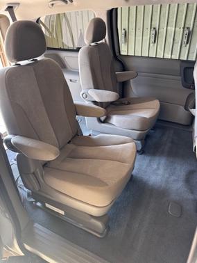 2012 Kia Sedona LX