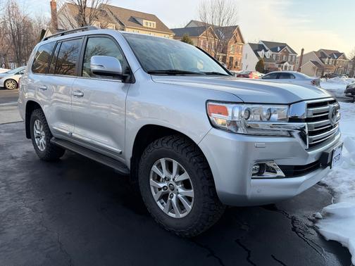 2017 Toyota Land Cruiser Base