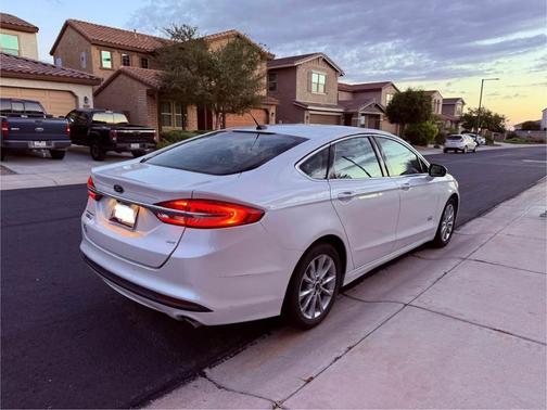 2017 Ford Fusion Energi SE Luxury
