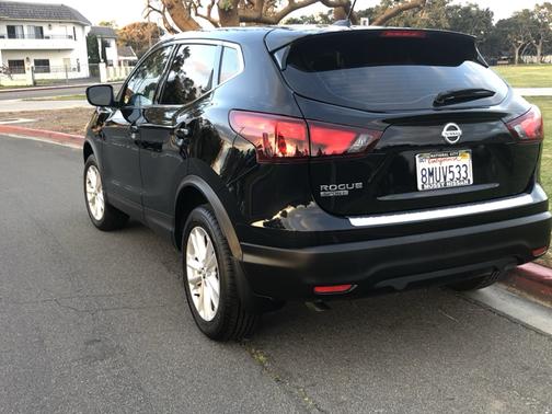 Black 2019 Nissan Rogue Sport S