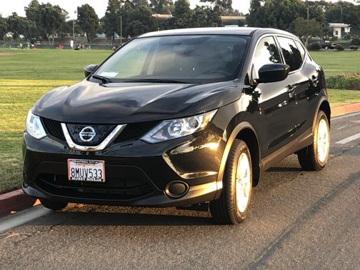 Black 2019 Nissan Rogue Sport S