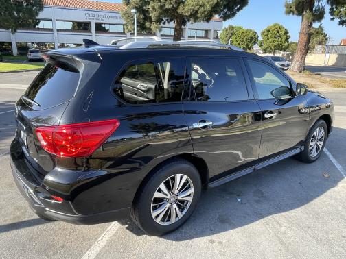 2020 Nissan Pathfinder SV
