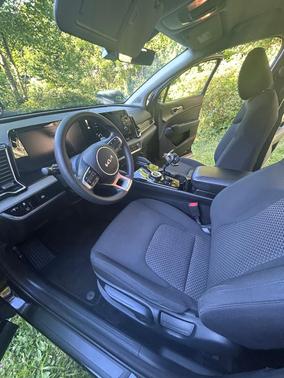 Black 2023 Kia Sportage Hybrid LX