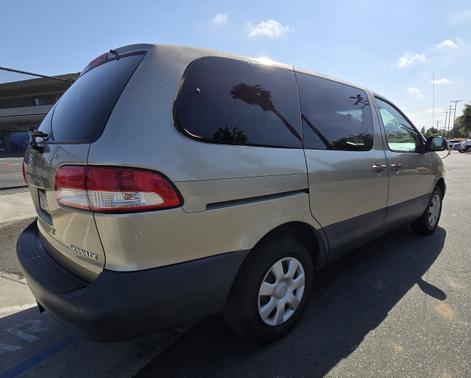 Gold 2001 Toyota Sienna CE