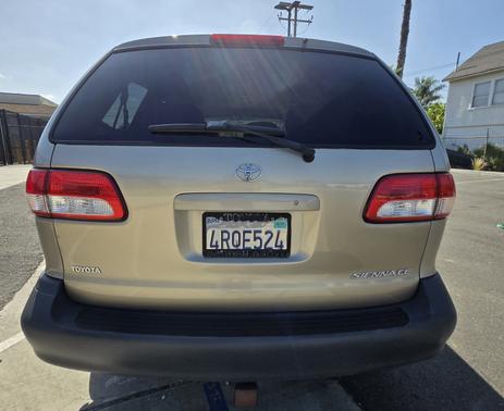 Gold 2001 Toyota Sienna CE