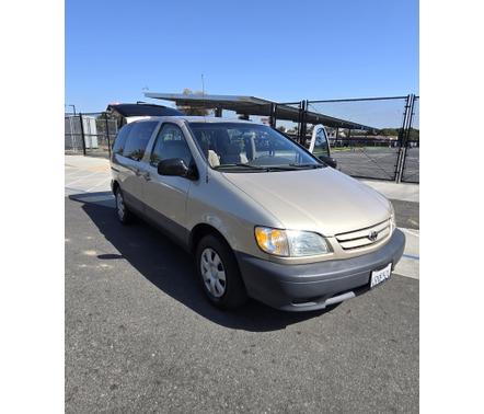 Gold 2001 Toyota Sienna CE