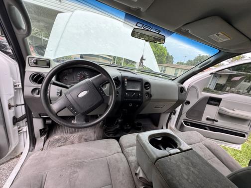 White 2005 Ford F-150 STX SuperCab