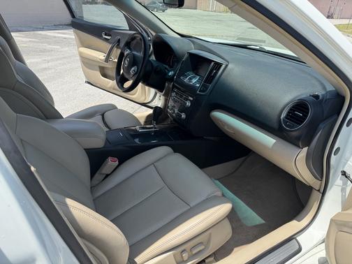 2014 Nissan Maxima SV