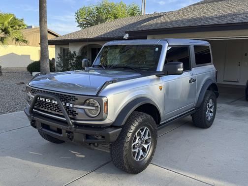 Silver 2023 Ford Bronco Badlands Advanced