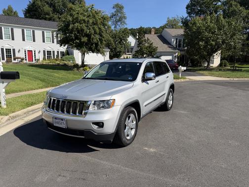 Silver 2013 Jeep Grand Cherokee Limited