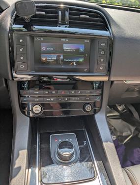 2018 Jaguar F-PACE 25t Premium