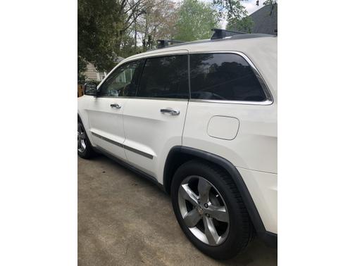 Photo 1 of 2 of 2011 Jeep Grand Cherokee Overland