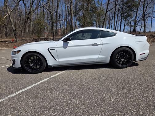 2016 Ford Shelby GT350 Base