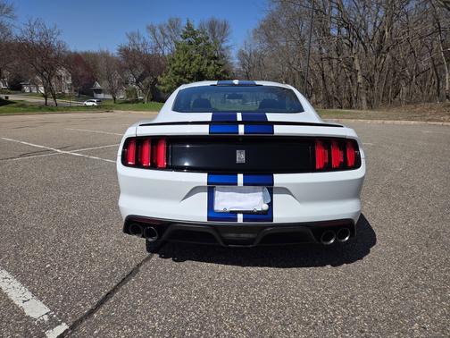 2016 Ford Shelby GT350 Base