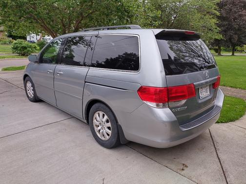 Gray 2008 Honda Odyssey EX