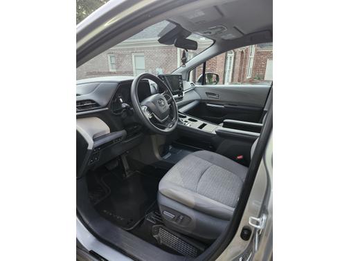 2021 Toyota Sienna LE 8 Passenger