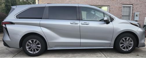 2021 Toyota Sienna LE 8 Passenger