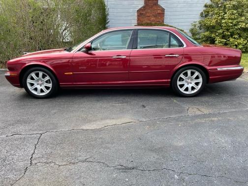 Photo 1 of 12 of 2004 Jaguar XJ8 Base