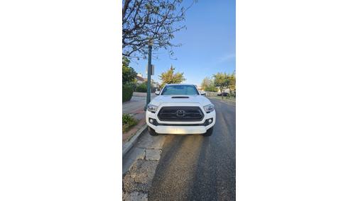 White 2017 Toyota Tacoma TRD Sport