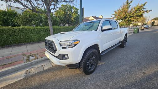 White 2017 Toyota Tacoma TRD Sport