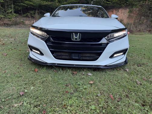 White 2018 Honda Accord Touring