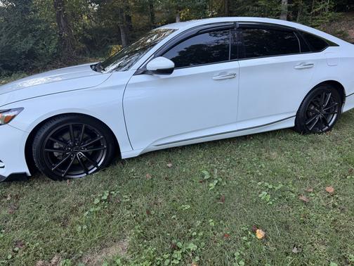 White 2018 Honda Accord Touring