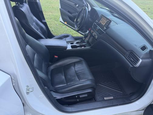 White 2018 Honda Accord Touring
