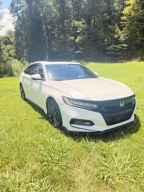 White 2018 Honda Accord Touring