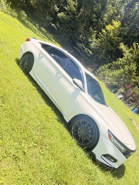 White 2018 Honda Accord Touring