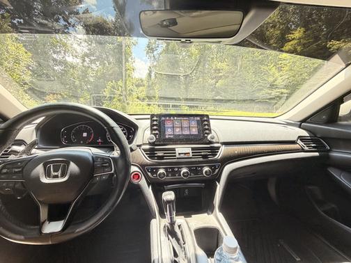 White 2018 Honda Accord Touring