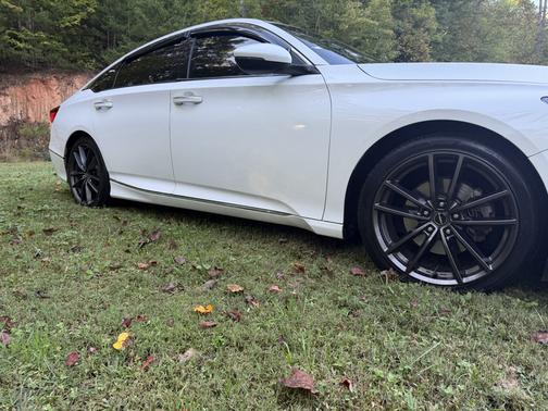 White 2018 Honda Accord Touring