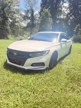 White 2018 Honda Accord Touring