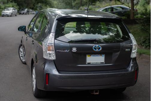 Photo 2 of 14 of 2012 Toyota Prius v Three