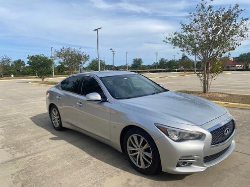 2015 INFINITI Q50 Premium