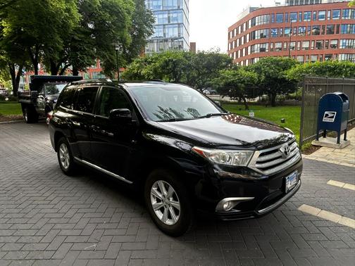 Black 2012 Toyota Highlander SE