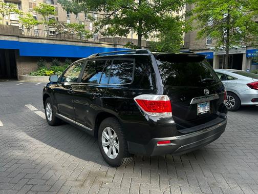 Black 2012 Toyota Highlander SE