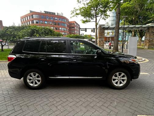 Black 2012 Toyota Highlander SE