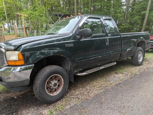 Green 2001 Ford F-250 XLT SuperCab Super Duty