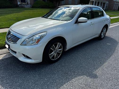 White 2010 INFINITI G37 x