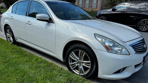 White 2010 INFINITI G37 x